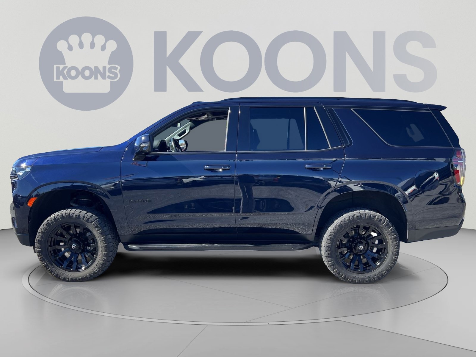 Used 2021 Chevrolet Tahoe RST w/ Luxury Package AWD/4WD image 2