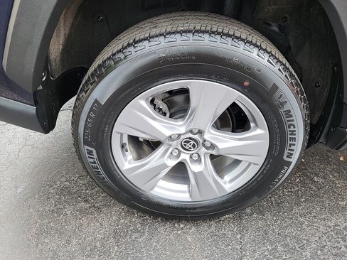 Certified 2025 Toyota RAV4 XLE FWD image 28