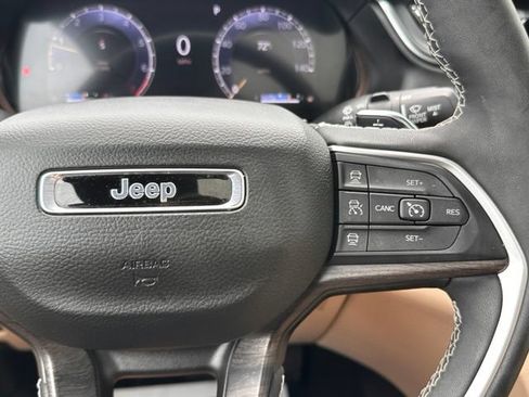 Used 2025 Jeep Grand Cherokee Limited w/ Luxury Tech Group II AWD/4WD image 24