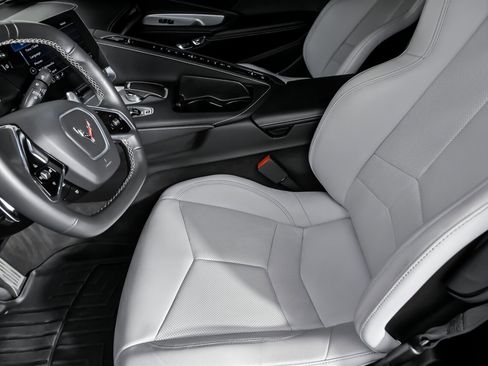 Used 2022 Chevrolet Corvette Stingray Coupe w/ Z51 Performance Package image 23