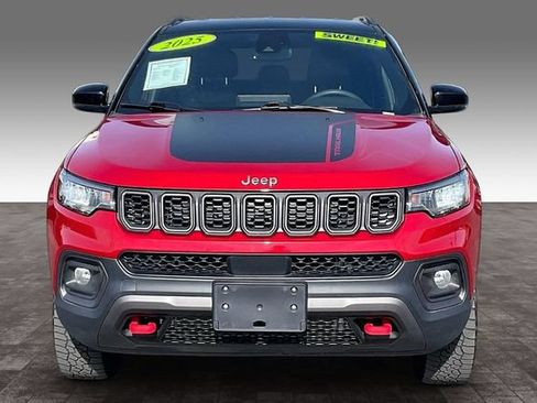 Used 2025 Jeep Compass Trailhawk AWD/4WD image 3