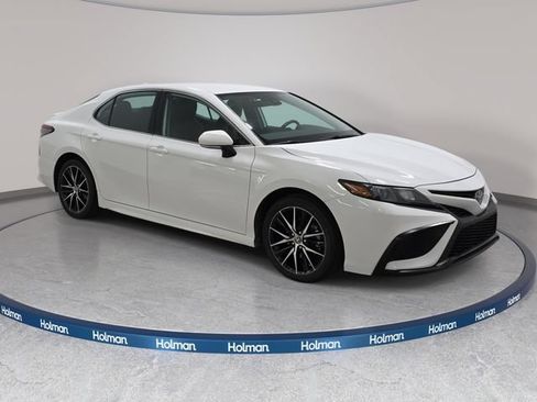Certified 2024 Toyota Camry SE FWD image 3