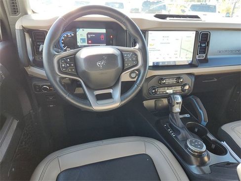 Used 2023 Ford Bronco Wildtrak image 11