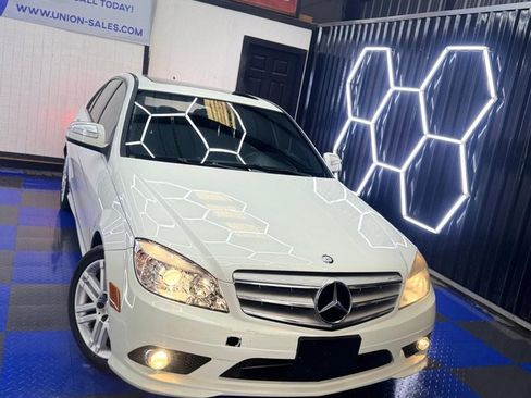 Used 2009 Mercedes-Benz C 300 Sedan image 4