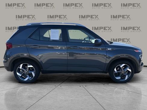 Used 2025 Hyundai Venue Limited image 6