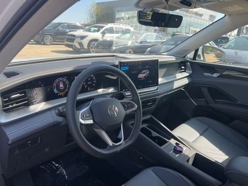 New 2026 Volkswagen Tiguan SE AWD/4WD image 12