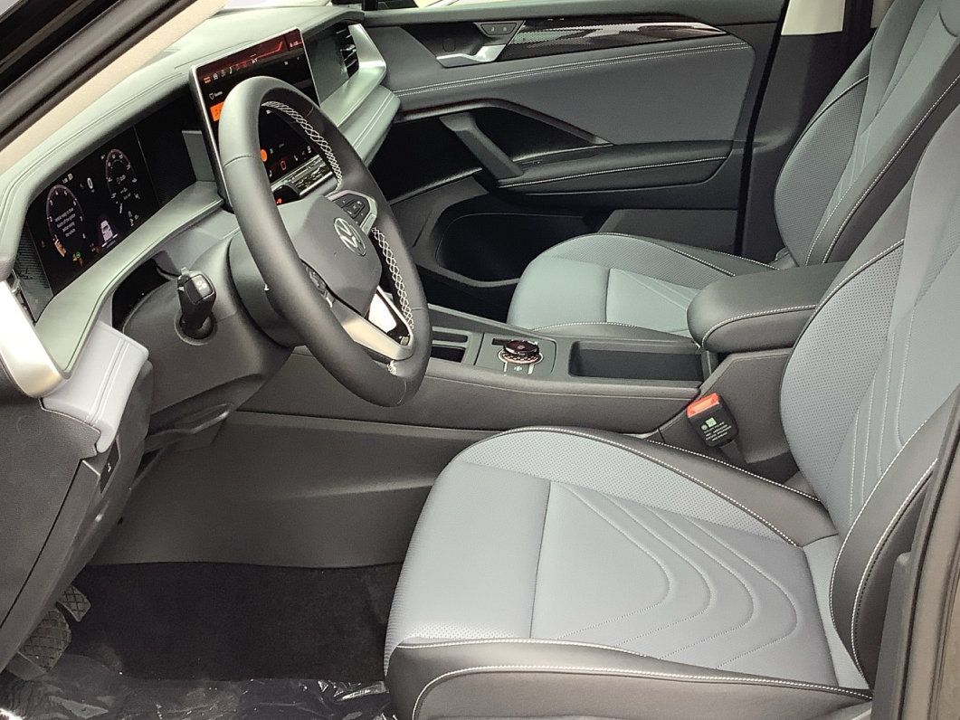 New 2026 Volkswagen Tiguan SE FWD image 26