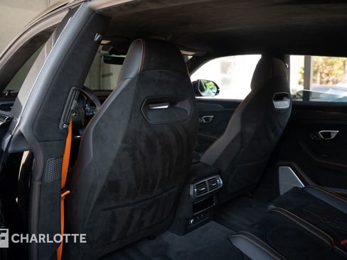 Used 2023 Lamborghini Urus Performante AWD/4WD image 36