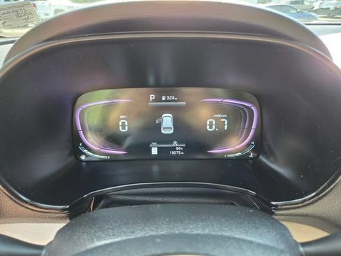 Used 2025 Kia Soul LX FWD image 33