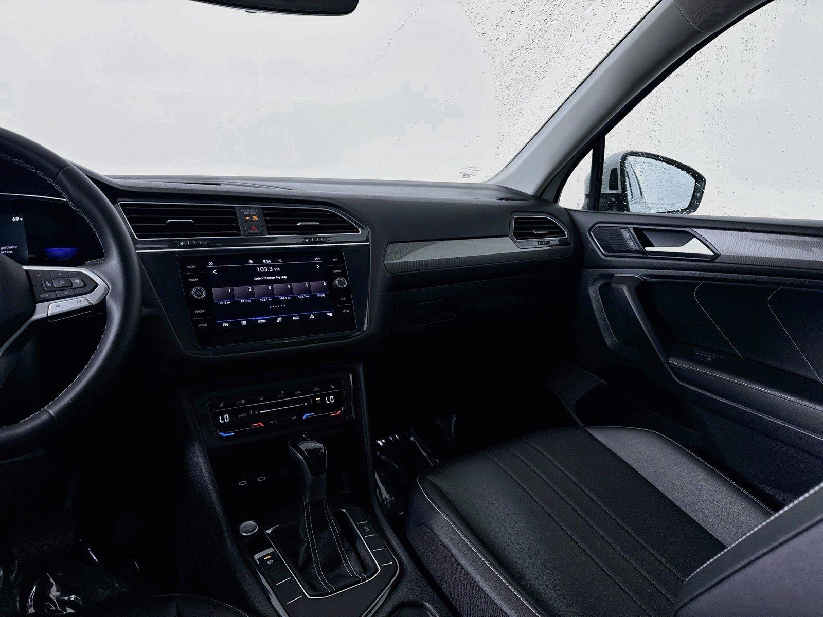 Used 2023 Volkswagen Tiguan SE w/ Panoramic Sunroof Package FWD image 23