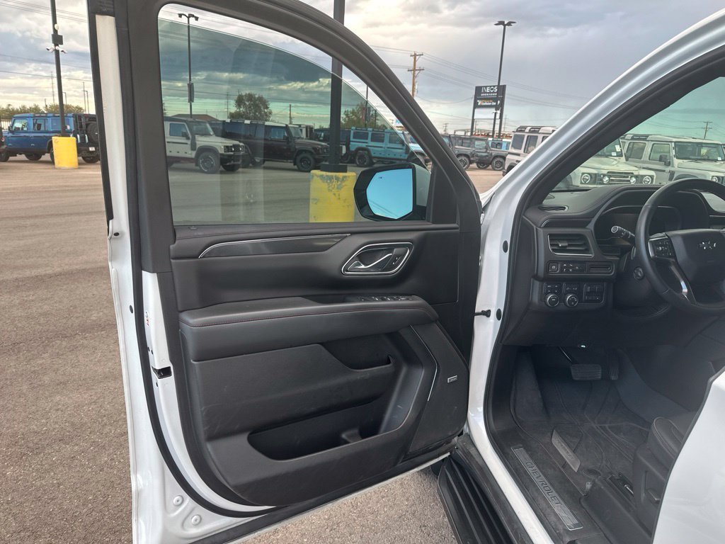 Used 2023 Chevrolet Tahoe RST w/ Luxury Package AWD/4WD image 14