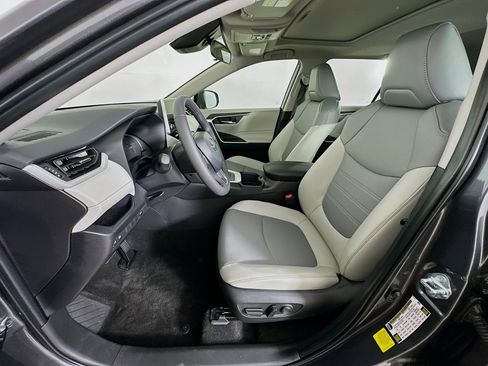 Used 2025 Toyota RAV4 XLE Premium image 13