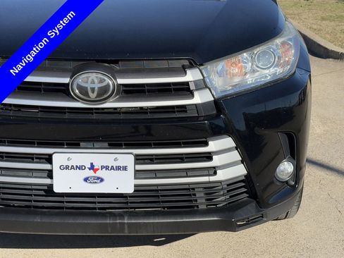 Used 2019 Toyota Highlander XLE image 12