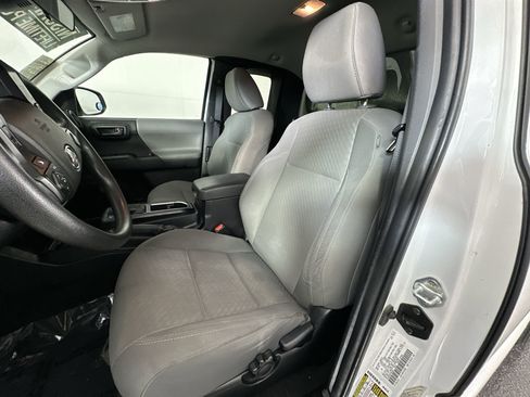 Used 2022 Toyota Tacoma 2WD Access Cab image 15