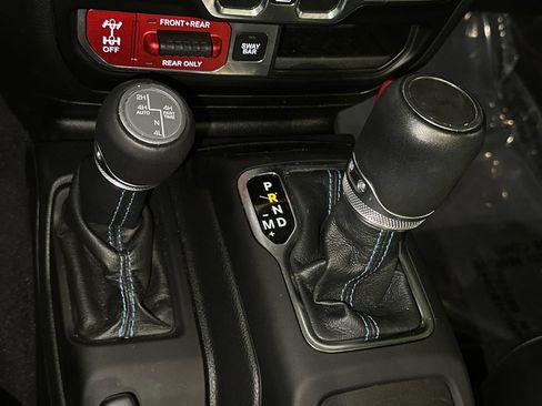 Used 2022 Jeep Wrangler Unlimited Rubicon 4xe w/ Cold Weather Group AWD/4WD image 27