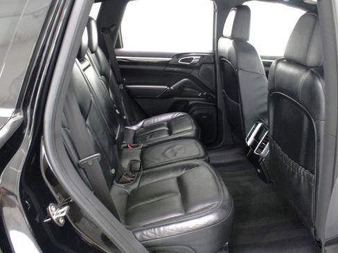 Used 2016 Porsche Cayenne image 34