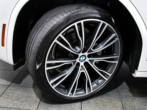 Used 2023 BMW X4 xDrive30i w/ M Sport Package AWD/4WD image 7