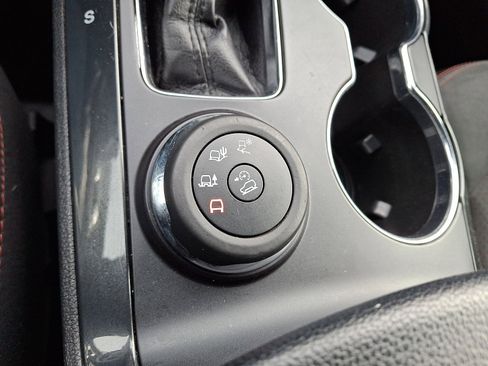 Used 2018 Ford Explorer XLT w/ Equipment Group 202A image 26