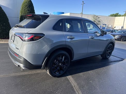 Used 2024 Honda HR-V Sport image 4
