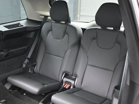 Used 2024 Volvo XC90 B5 Plus image 33