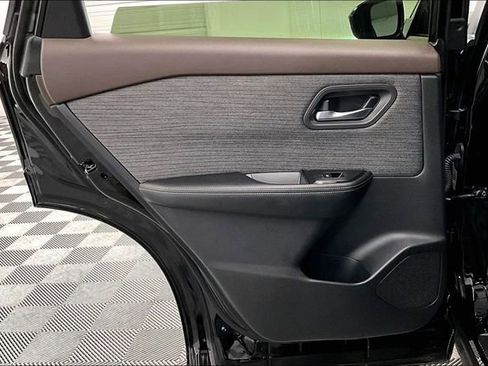 Used 2023 Nissan Rogue SV image 20