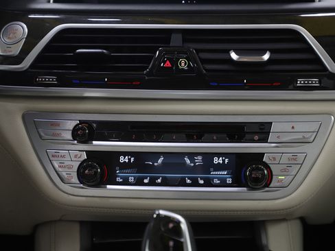 Used 2020 BMW 750i xDrive w/ Executive Package image 19