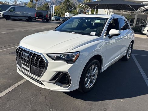 Used 2022 Audi Q3 2.0T Premium image 3