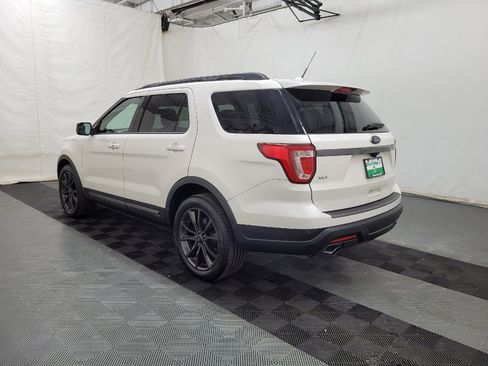 Used 2018 Ford Explorer XLT w/ Equipment Group 202A AWD/4WD image 5