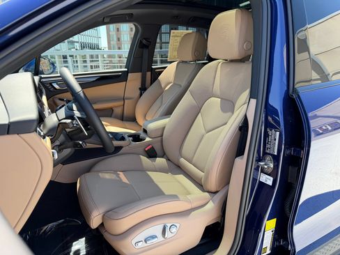 Used 2026 Porsche Macan AWD/4WD image 5