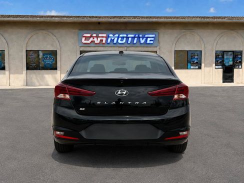 Used 2020 Hyundai Elantra SE FWD image 5