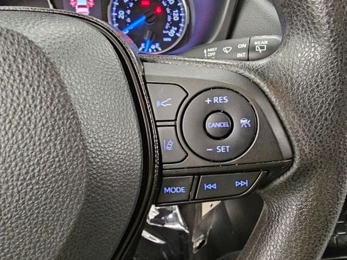 Used 2021 Toyota RAV4 LE image 12