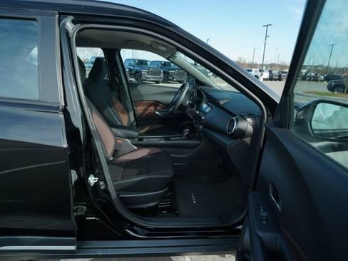 Used 2024 Nissan Kicks SR image 19