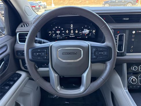 Used 2022 GMC Yukon Denali w/ Advanced Technology Package image 12