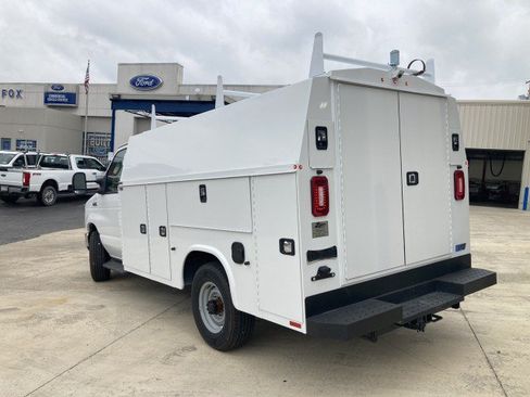 New 2027 Ford E-350 and Econoline 350 Super Duty w/ Power Equipment Group RWD image 9