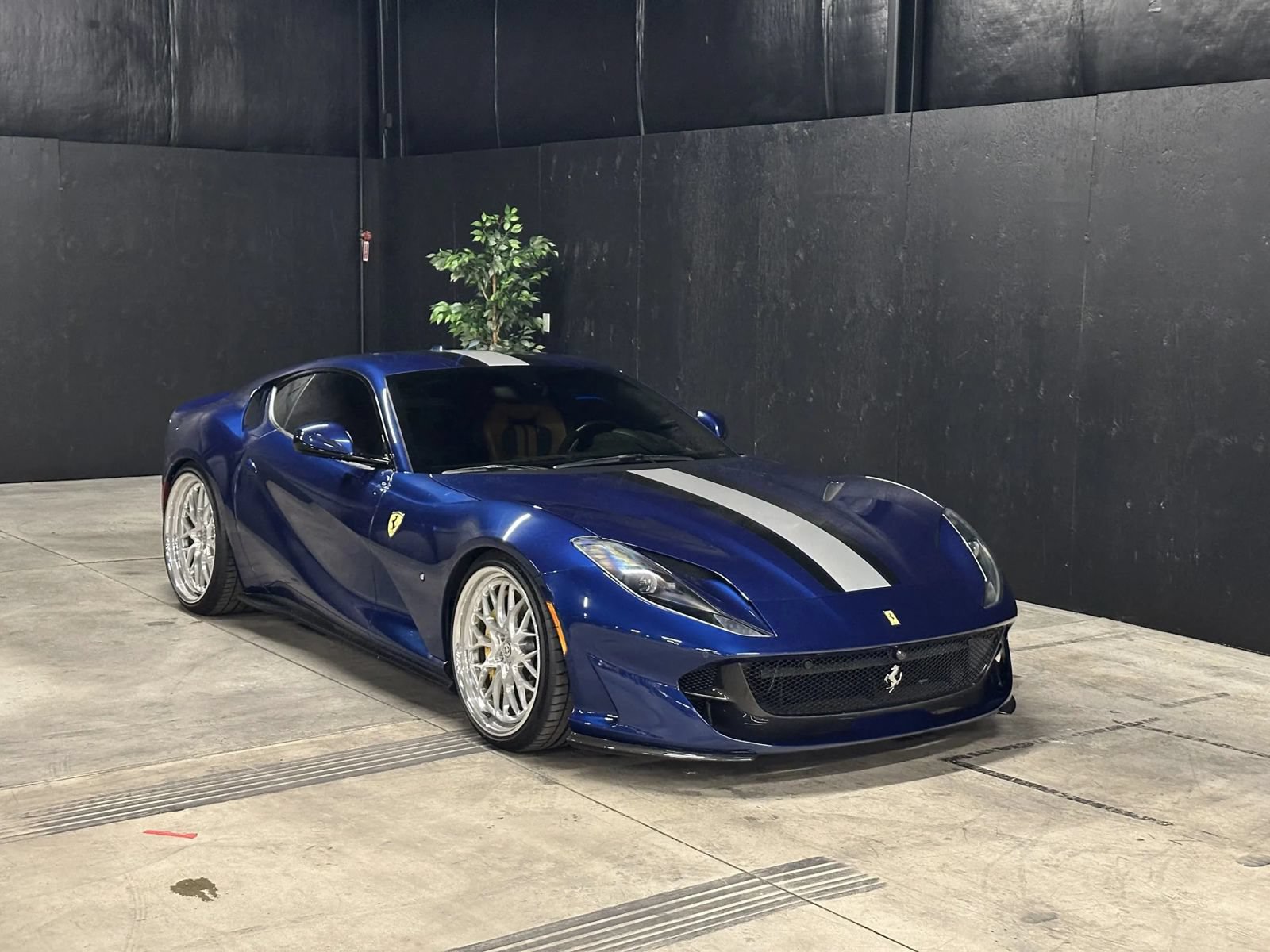 Used 2018 Ferrari 812 Superfast RWD image 7