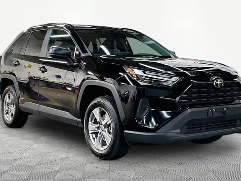 Used 2025 Toyota RAV4 LE AWD/4WD image 3