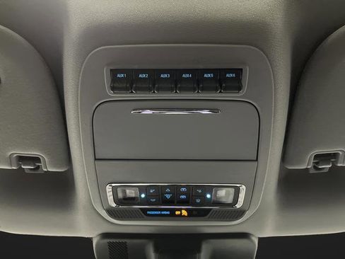 Used 2025 Ford F350 Lariat w/ Black Appearance Package image 28