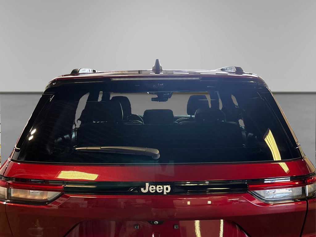 Used 2025 Jeep Grand Cherokee Limited w/ Luxury Tech Group II AWD/4WD image 20