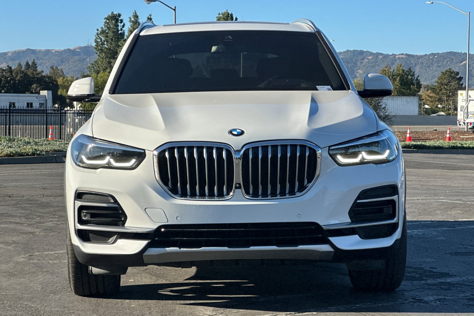 Used 2023 BMW X5 xDrive40i w/ Premium Package AWD/4WD image 9