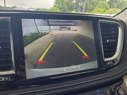 Used 2023 Chrysler Pacifica Limited FWD image 37