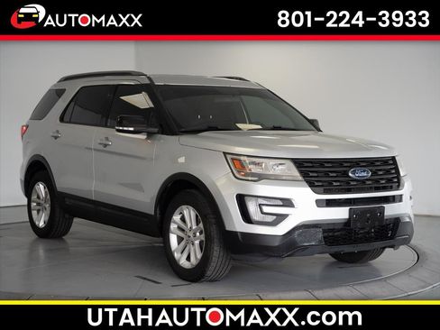 Used 2017 Ford Explorer XLT FWD image 1