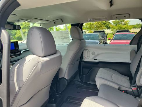 New 2026 Toyota Sienna LE FWD image 25