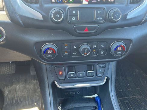 Used 2020 GMC Terrain SLT w/ Preferred Package FWD image 9