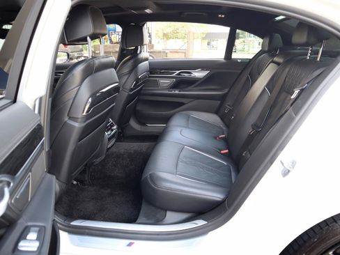 Used 2022 BMW 740i w/ M Sport Package RWD image 21