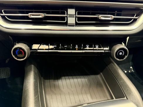 New 2026 Chevrolet Equinox EV LT image 33