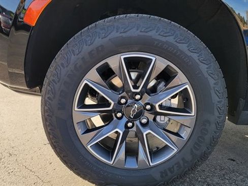 Used 2024 Chevrolet Tahoe Z71 w/ Luxury Package image 10