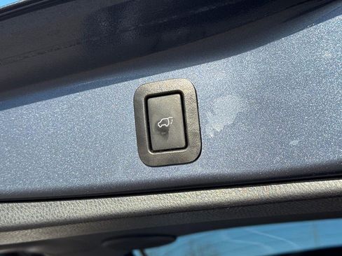 Used 2019 Toyota Highlander Limited image 6