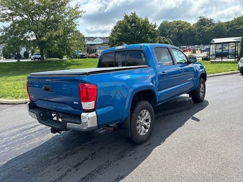 Used 2016 Toyota Tacoma SR5 w/ SR5 Appearance Package (SN) AWD/4WD image 9