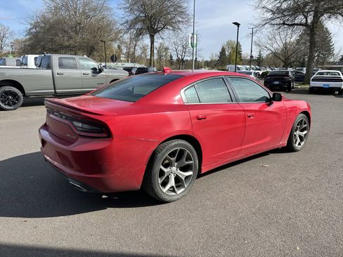 Used 2015 Dodge Charger SXT image 4