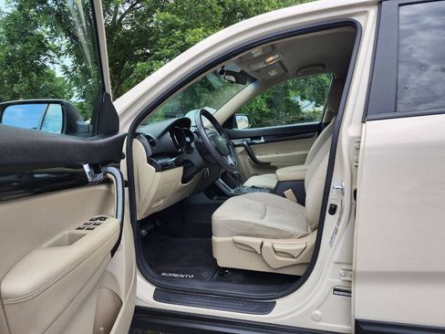 Used 2011 Kia Sorento 2WD image 4